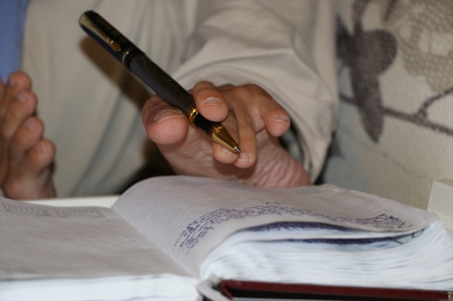 Bedensel engelli milli yüzücü ayaklarıyla hayat hikayesini yazdı